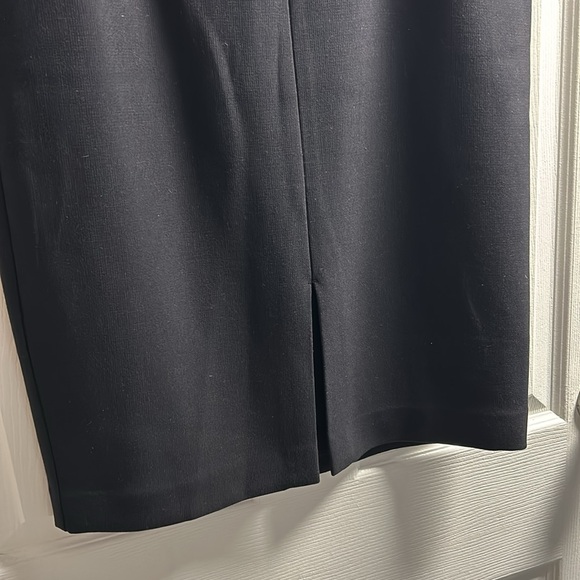 Midi length, belted skirt with side pockets - Picture 4 of 5